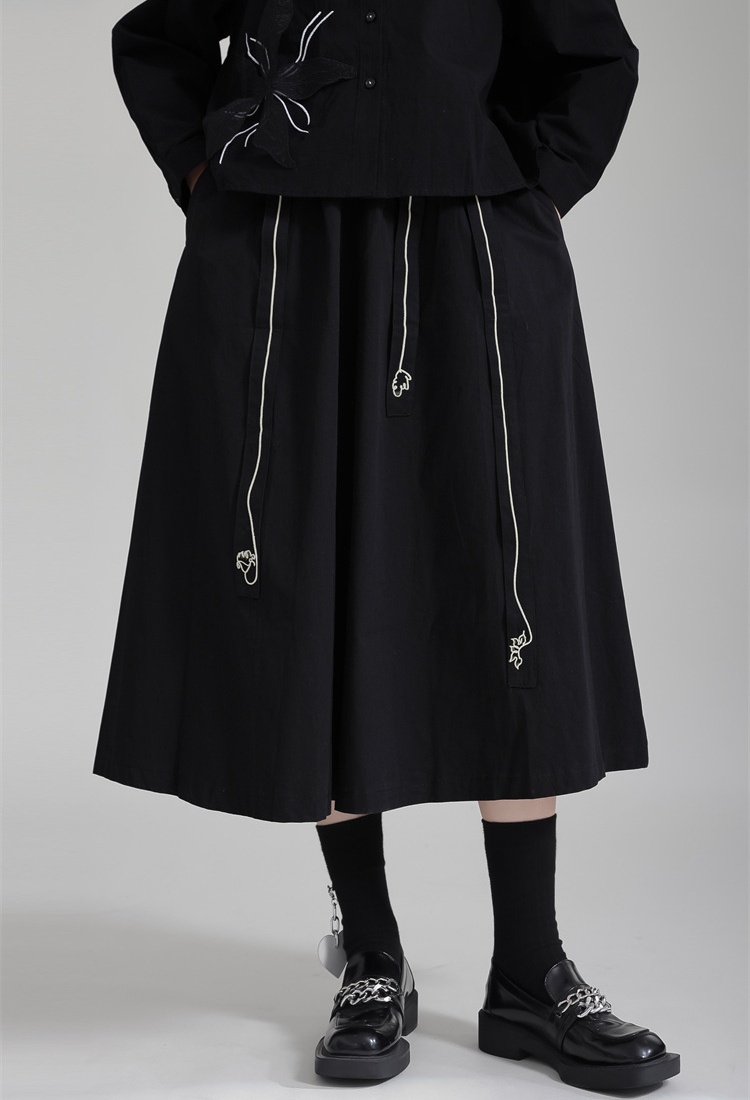 A-line niche short skirt embroidery slim skirt