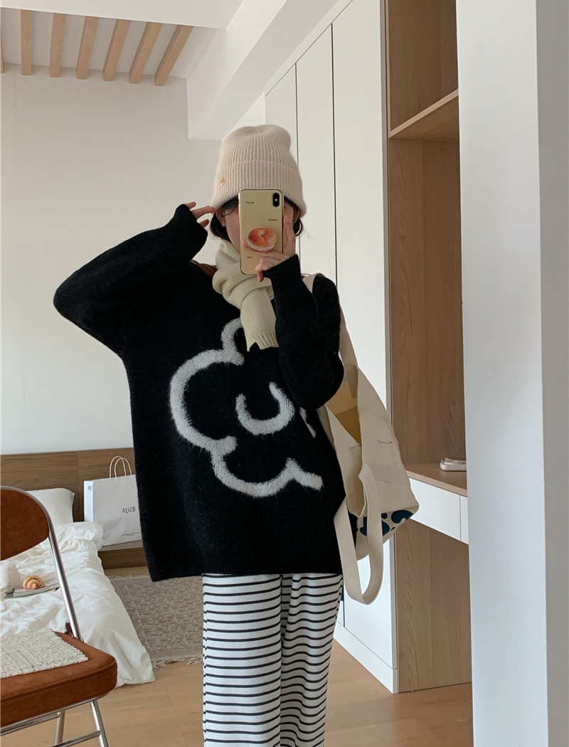 Embroidered stereoscopic sweater for women