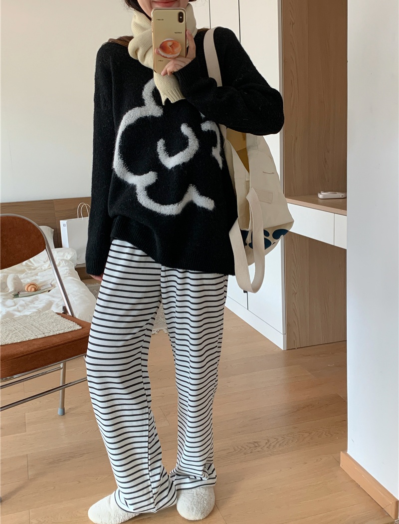 Embroidered stereoscopic sweater for women