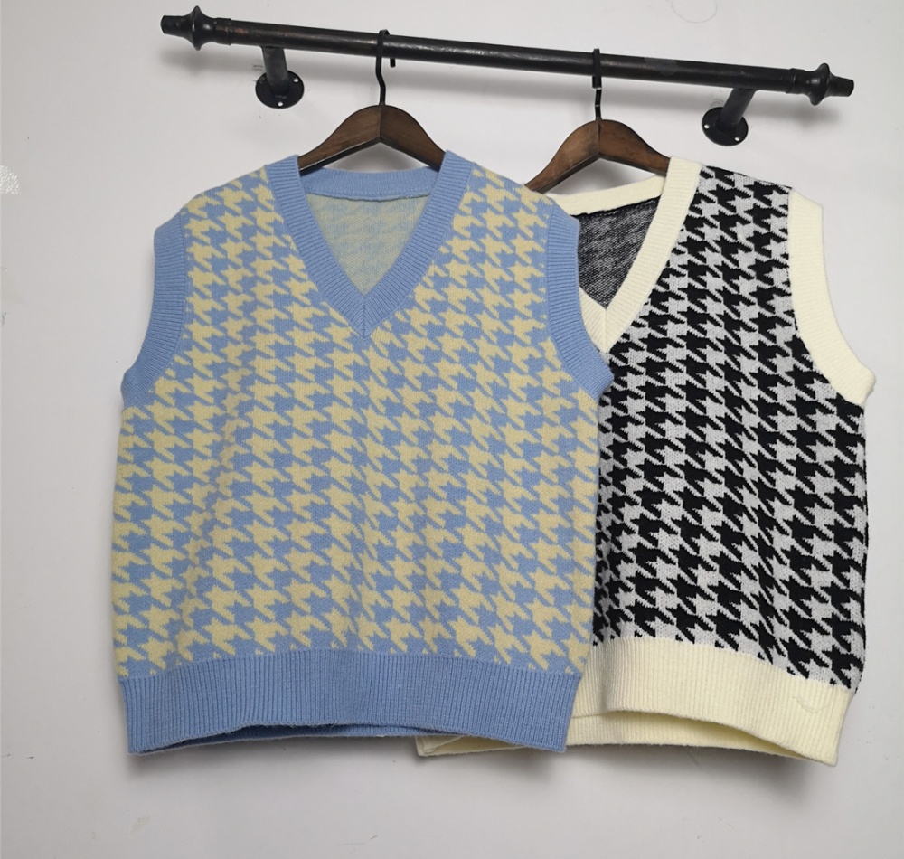 Knitted waistcoat outside the ride sweater for women