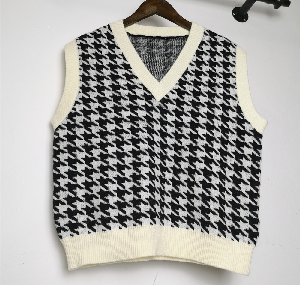 Knitted waistcoat outside the ride sweater for women