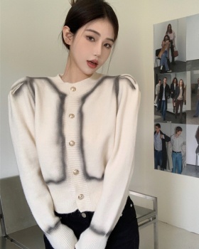 Mixed colors white bottoming shirt round neck sweater