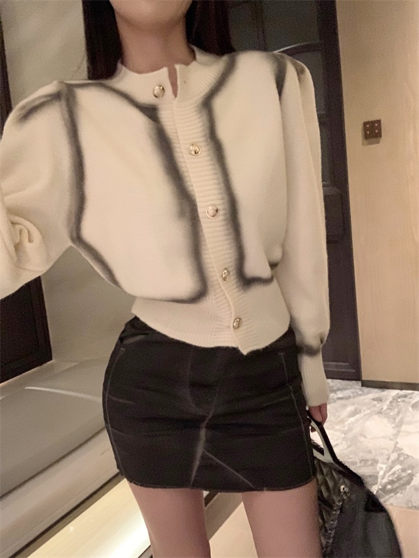 Mixed colors white bottoming shirt round neck sweater