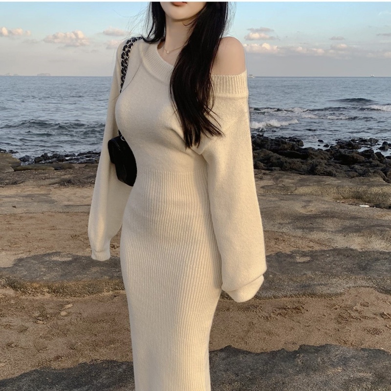 Knitted slim enticement horizontal collar dress
