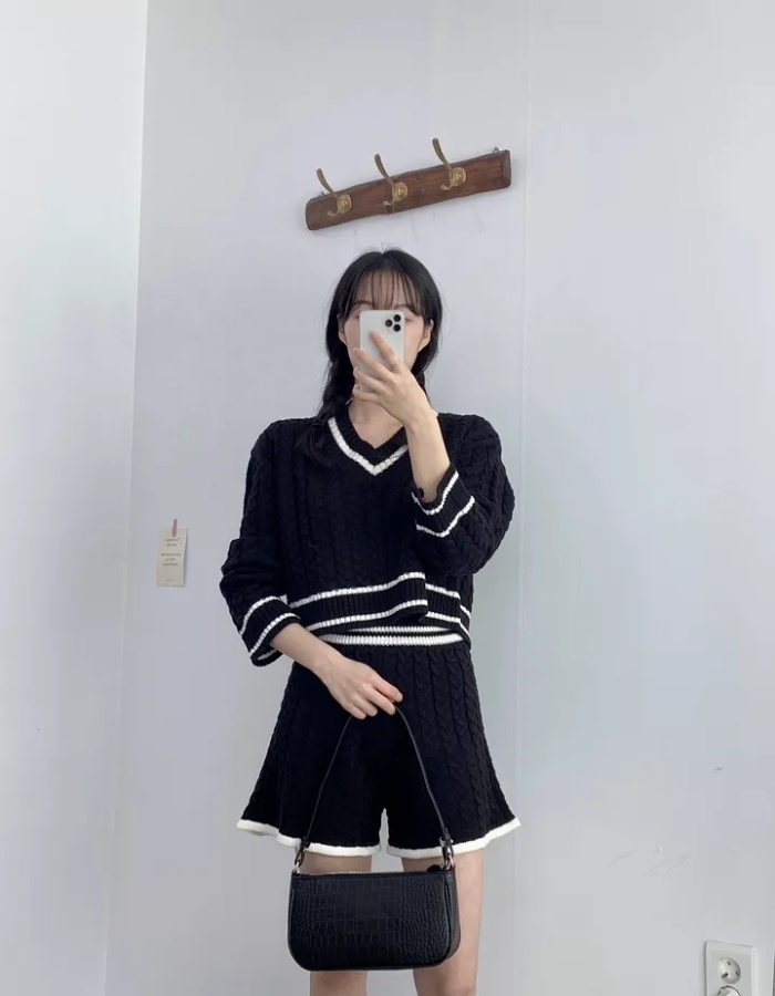 Casual sweater V-neck shorts a set for women