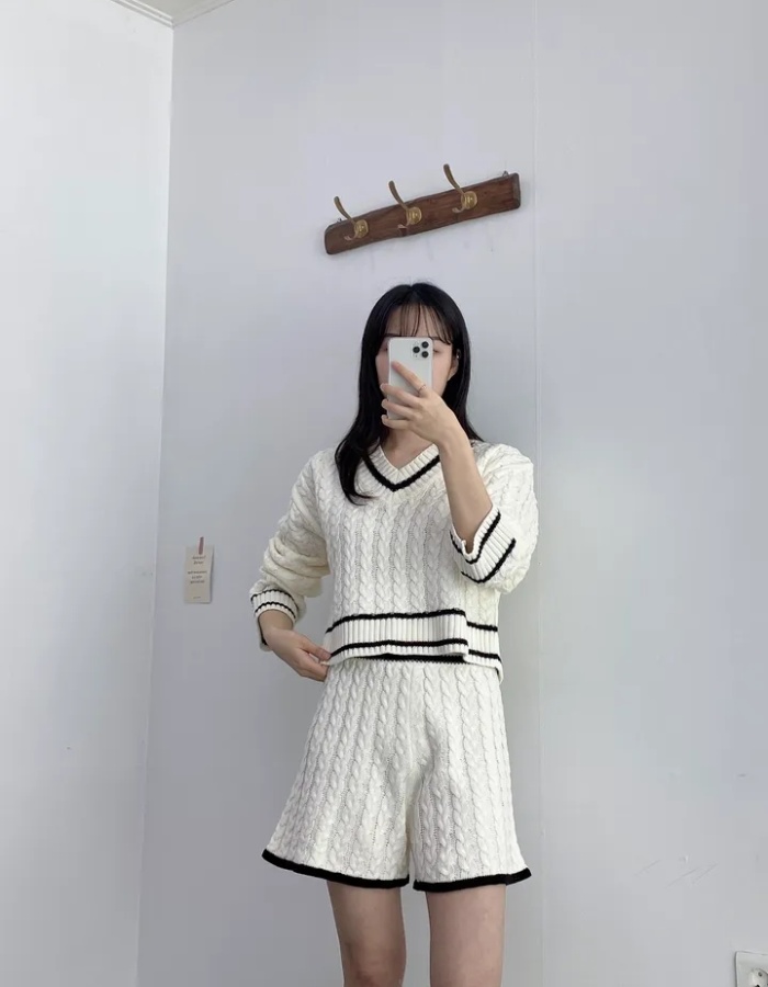 Casual sweater V-neck shorts a set for women