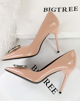Pointed metal high-heeled shoes fine-root shoes