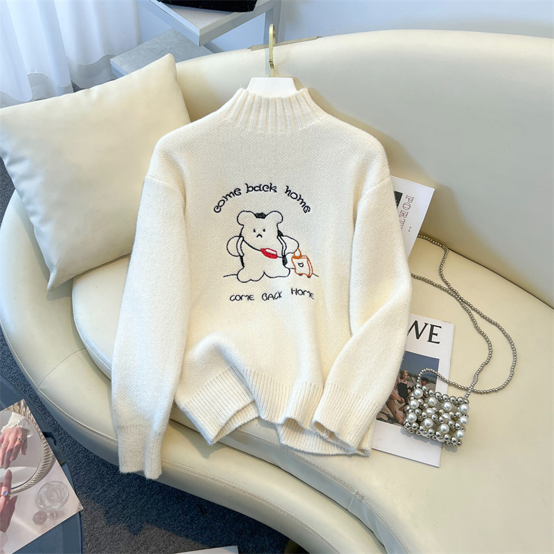 Autumn and winter embroidery cubs sweater for women