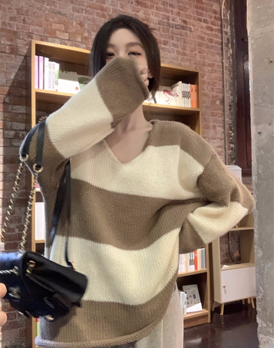 V-neck loose mixed colors knitted slim sweater