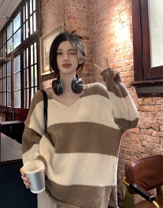 V-neck loose mixed colors knitted slim sweater