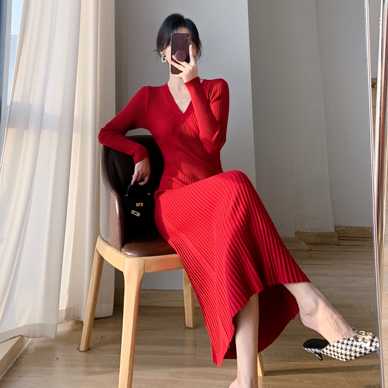 Red knitted long dress inside the ride bottoming dress for women