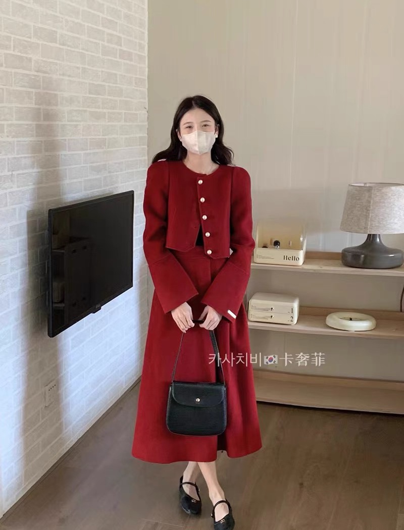 Woolen ladies skirt short pearl buckle coat 2pcs set