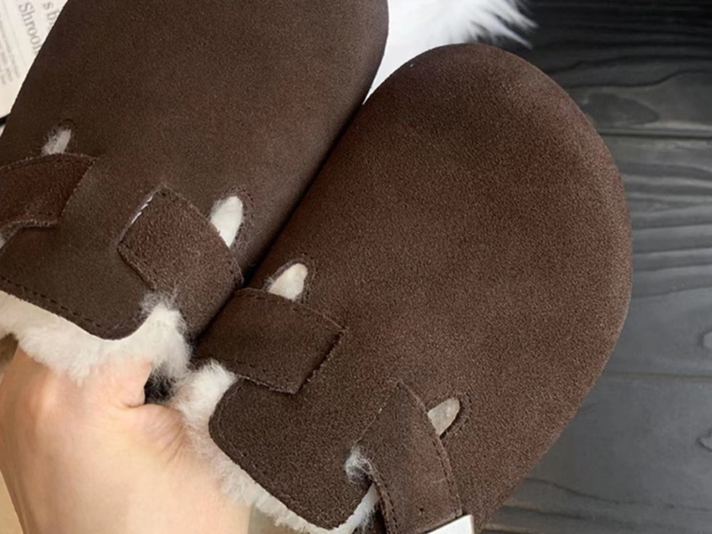 Autumn and winter large yard flat slippers for women