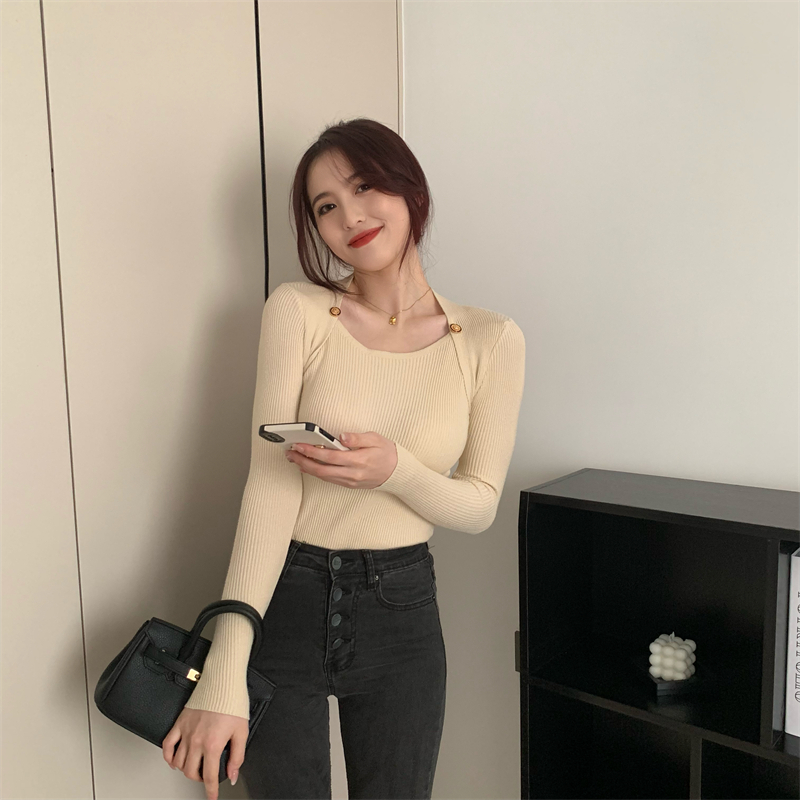 Slim bottoming inside the ride square collar sweater