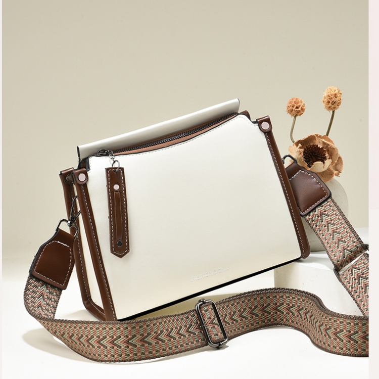 All-match retro wide shoulder strap Casual packet for women