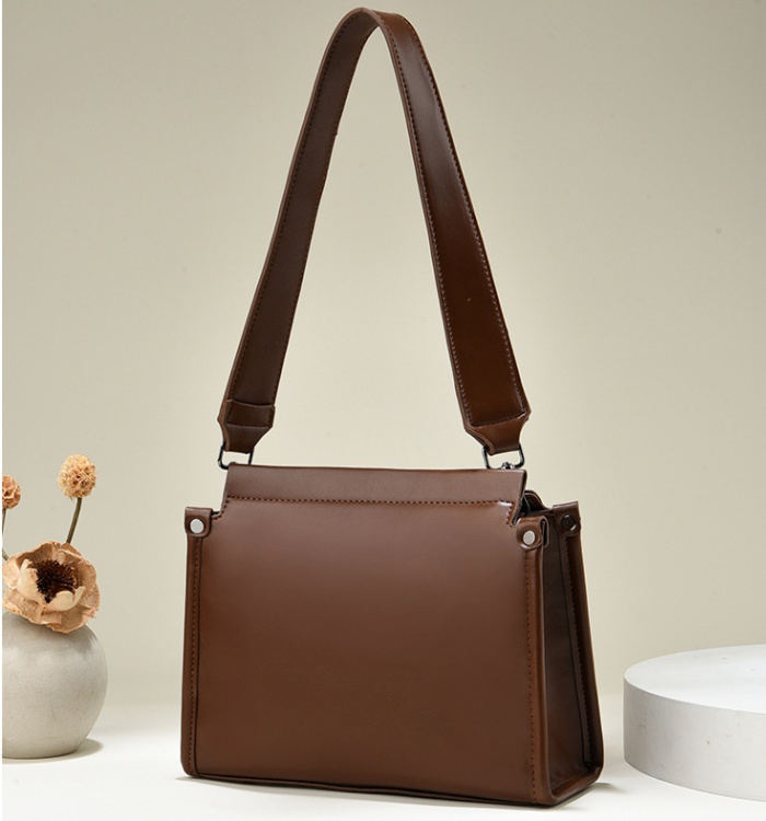 All-match retro wide shoulder strap Casual packet for women