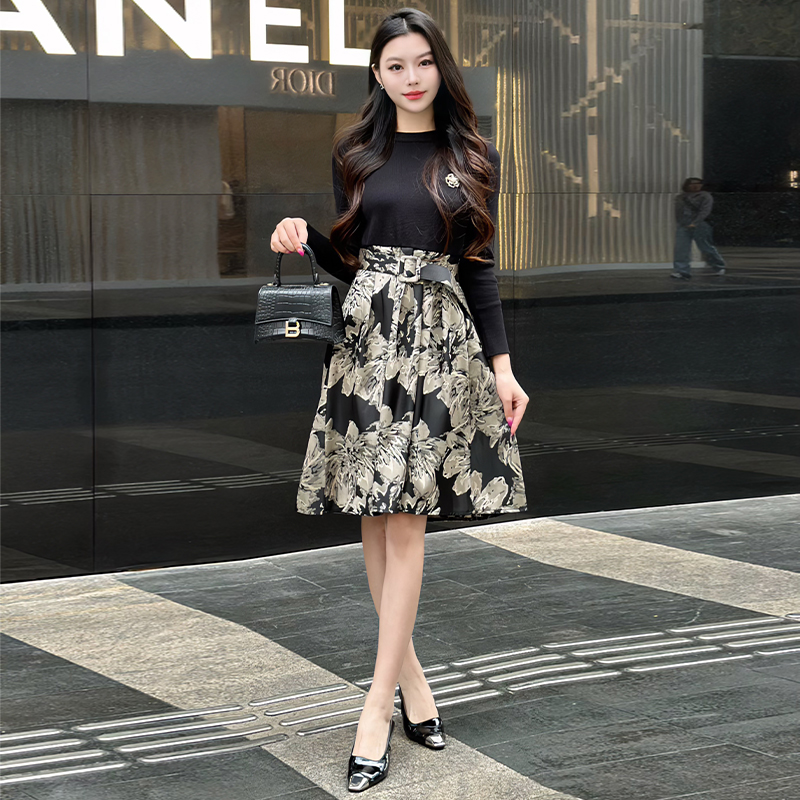 Chanelstyle with belt sweater light luxury bottoming dress