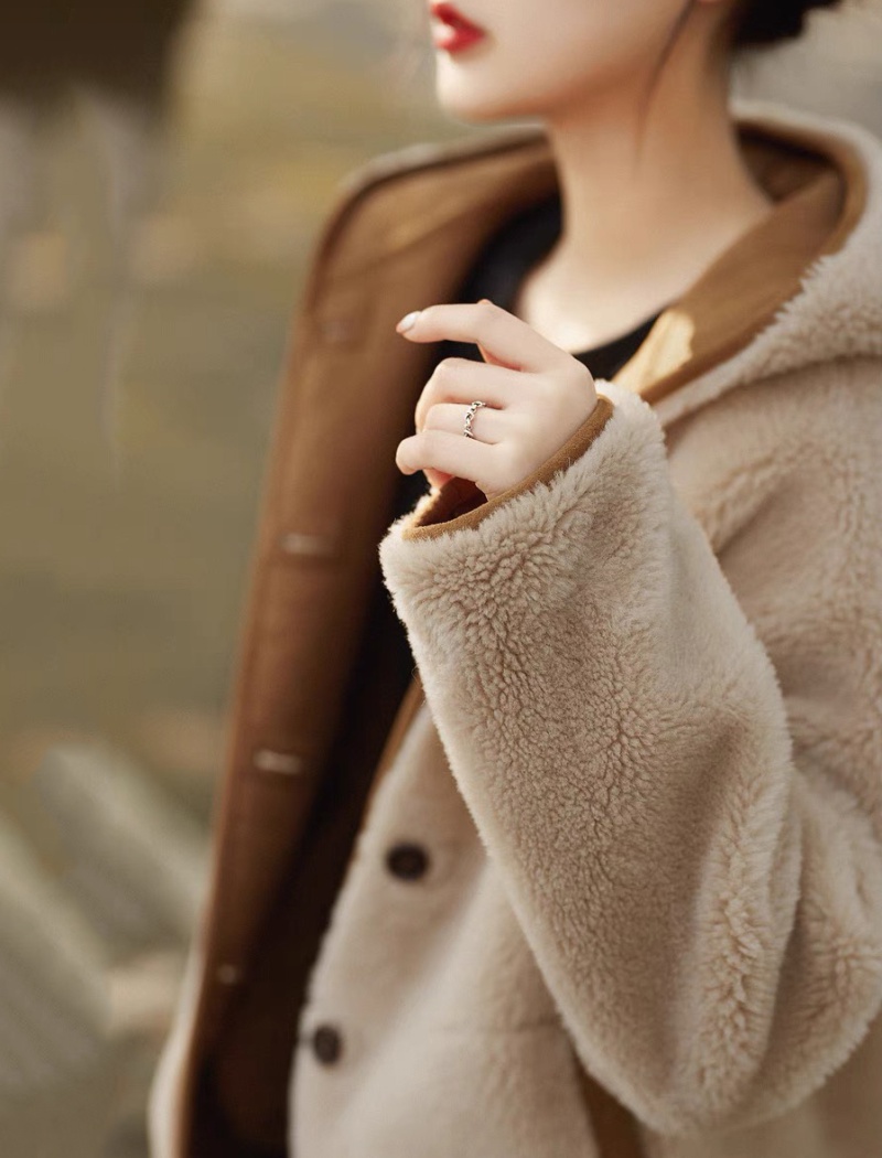 Hooded lambs wool tops thick coat for women