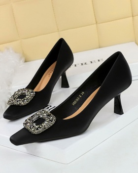 Low banquet all-match metal buckles shoes for women