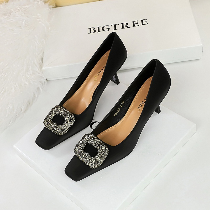 Low banquet all-match metal buckles shoes for women