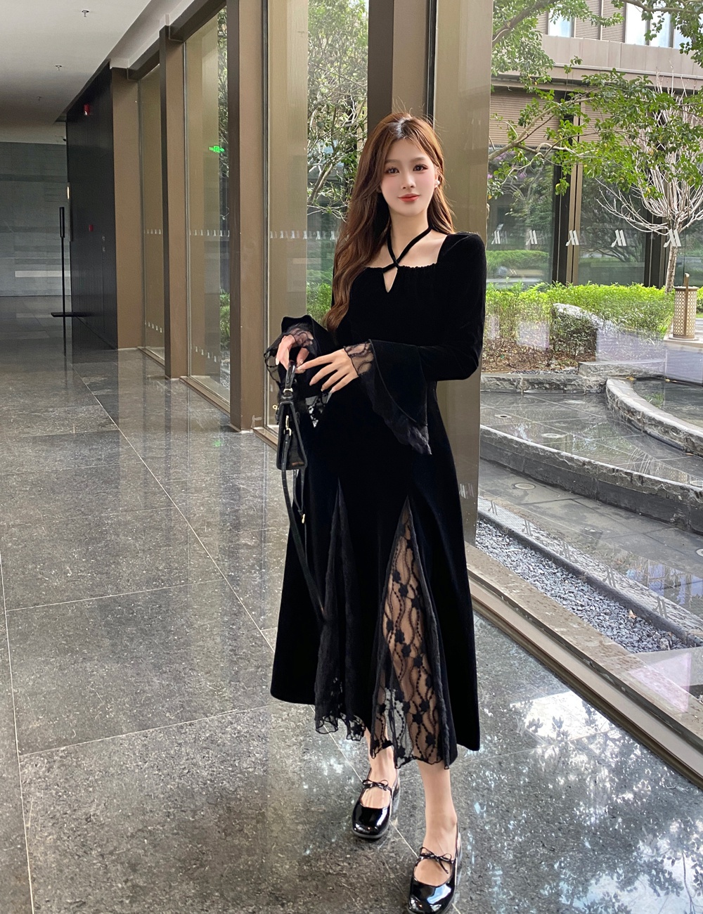 Black lace velvet halter large yard split dress for women