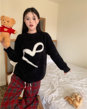 Pullover round neck loose heart lazy sweater