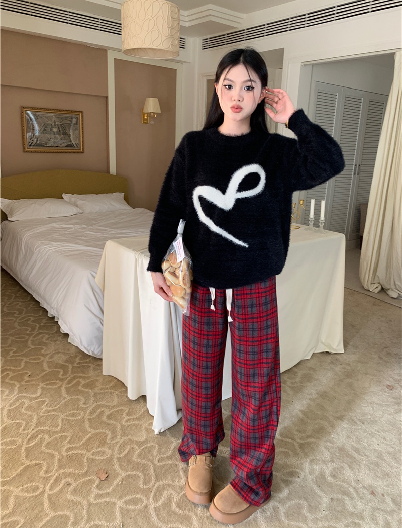 Pullover round neck loose heart lazy sweater