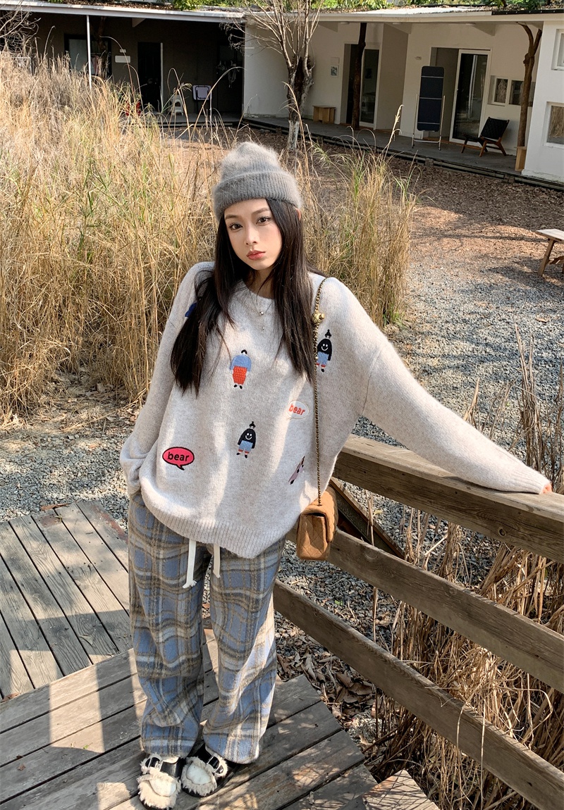 Embroidery lazy pullover sweater