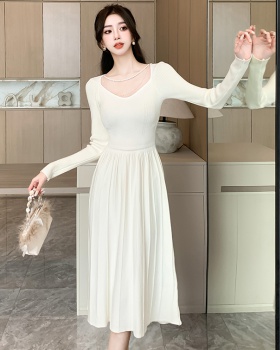 Pearl bottoming autumn and winter elegant V-neck dress
