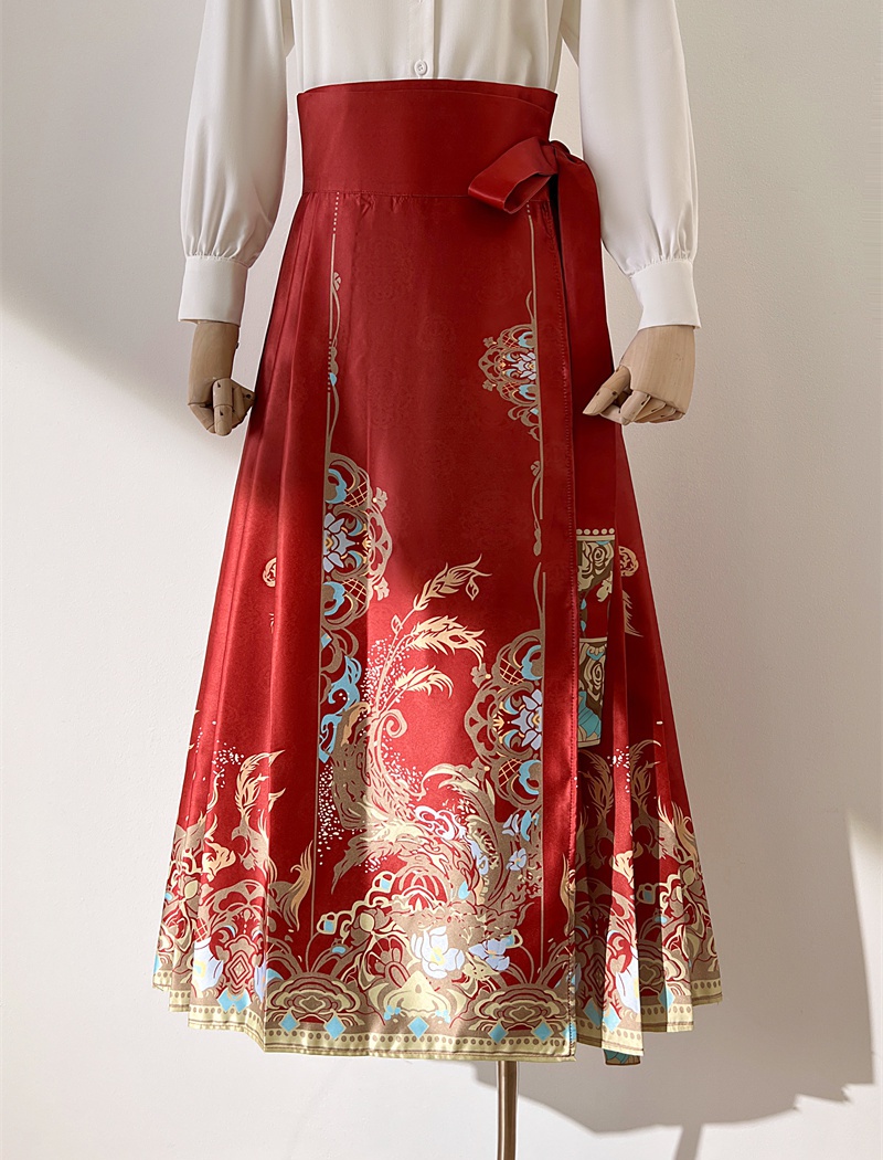 A slice satin Chinese style frenum jacquard skirt