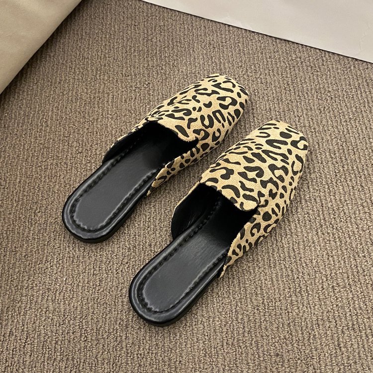 Flat summer Korean style square head slippers for women