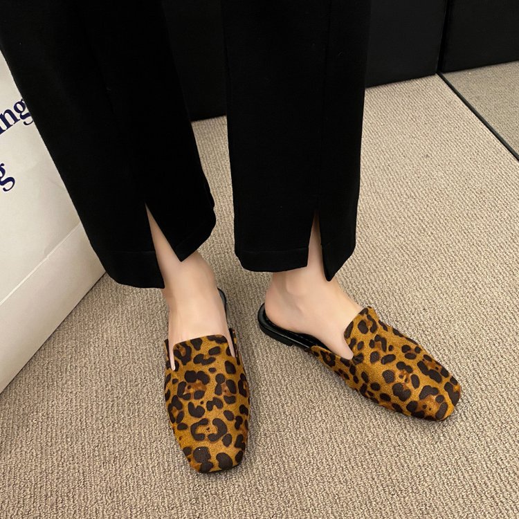 Flat summer Korean style square head slippers for women