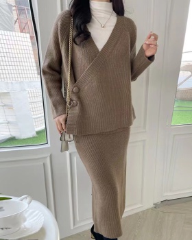 Fashion V-neck slim sweater Korean style pure skirt 2pcs set