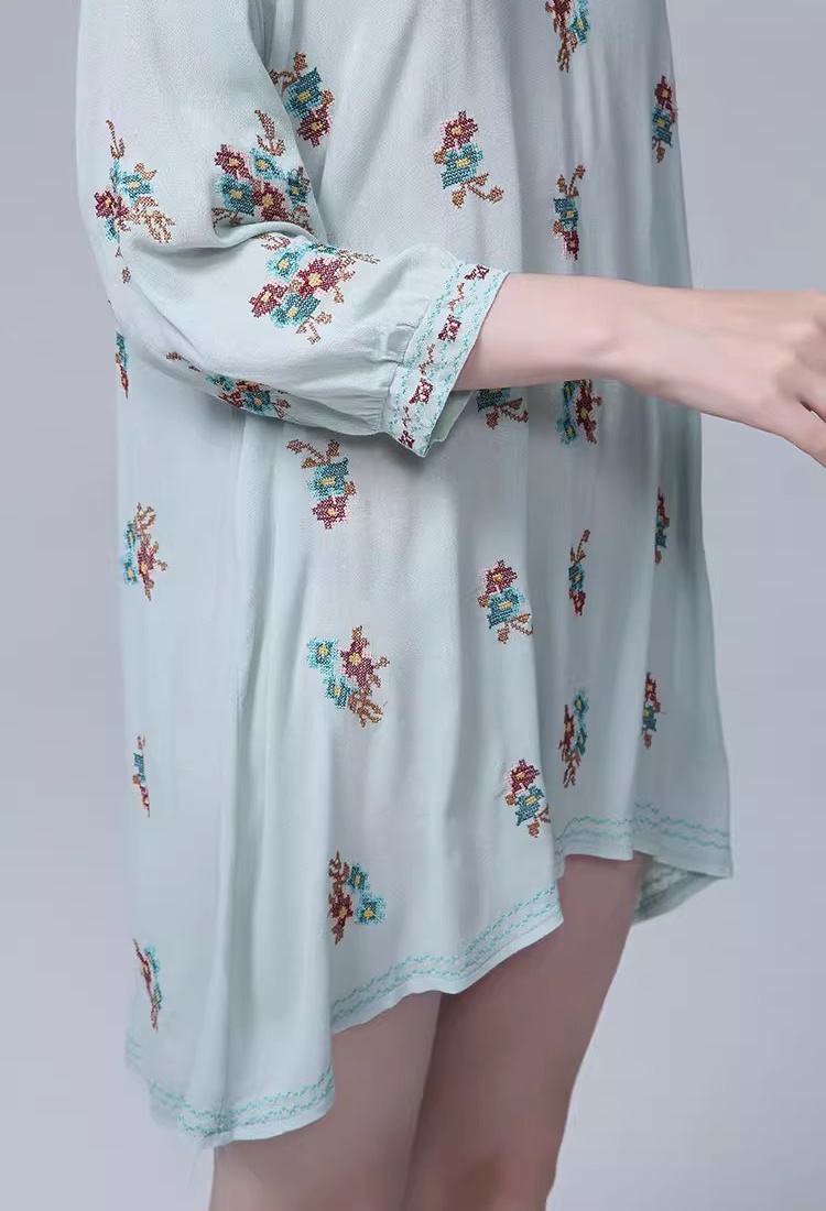 Embroidery short sleeve doll V-neck dress