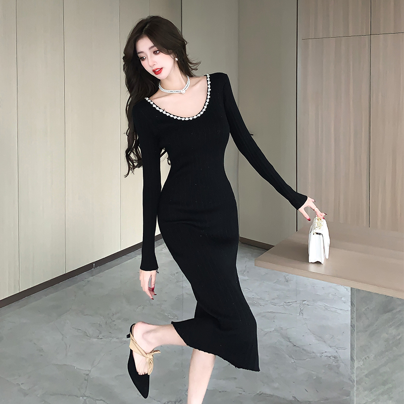 Long sleeve knitted pinched waist V-neck rhinestone winter dress