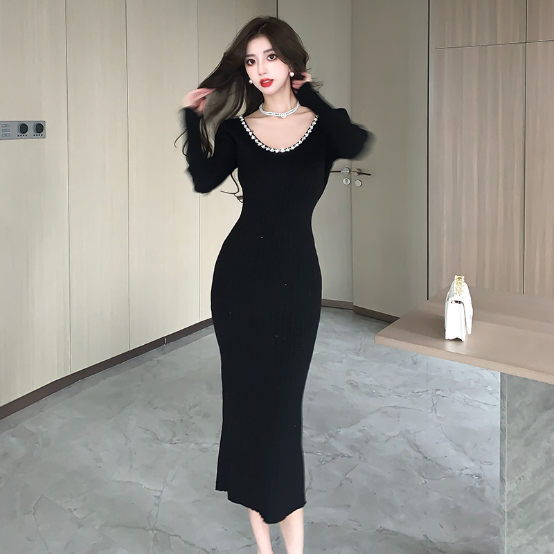 Long sleeve knitted pinched waist V-neck rhinestone winter dress