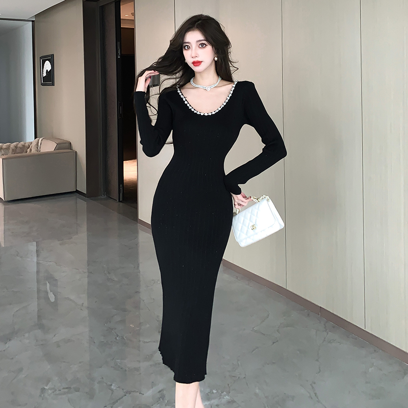 Long sleeve knitted pinched waist V-neck rhinestone winter dress