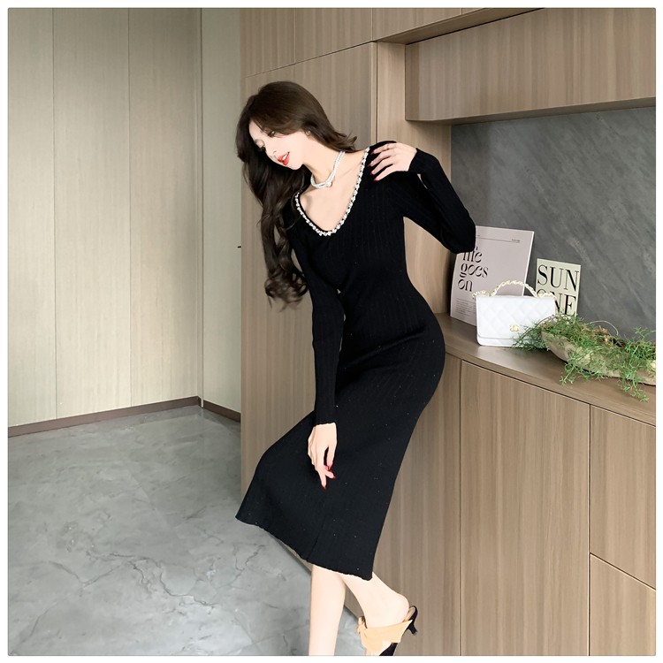 Long sleeve knitted pinched waist V-neck rhinestone winter dress