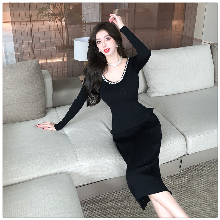 Long sleeve knitted pinched waist V-neck rhinestone winter dress