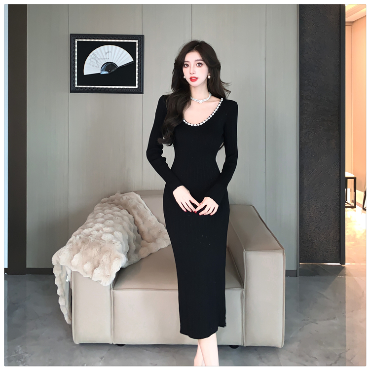 Long sleeve knitted pinched waist V-neck rhinestone winter dress