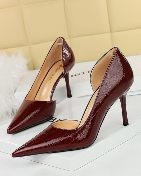 Pointed hollow shoes low high-heeled shoes for women