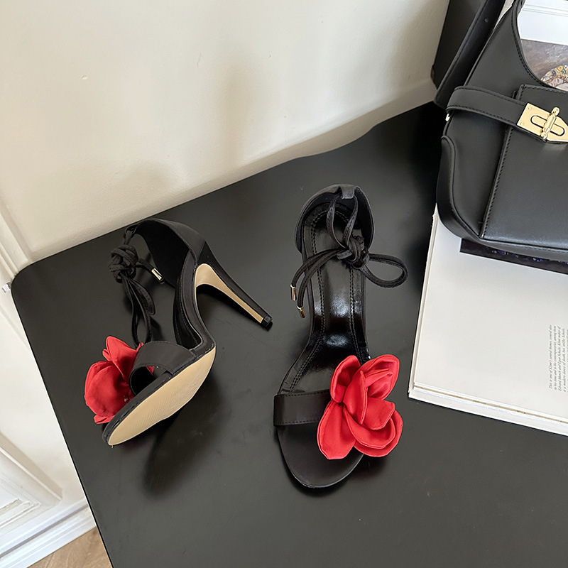 High-heeled flowers decoration fashion sandals