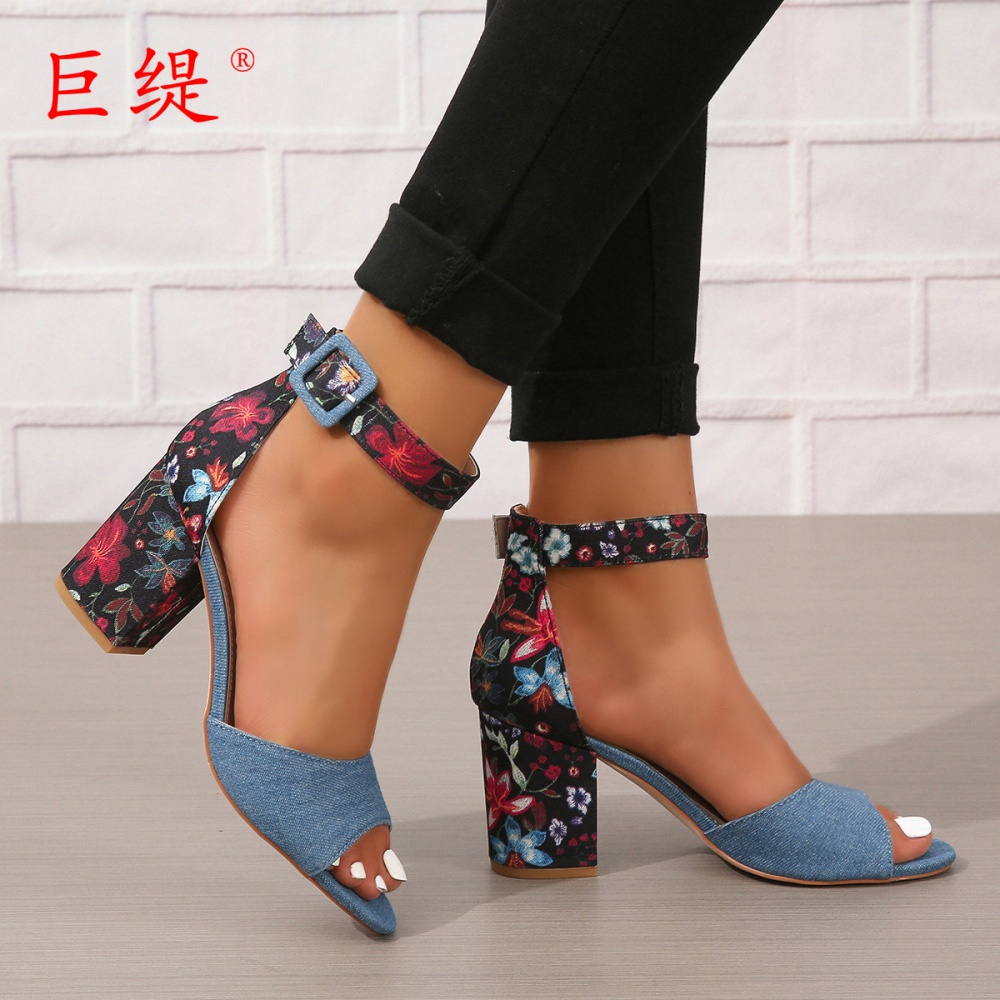 High-heeled large yard thick sandals for women