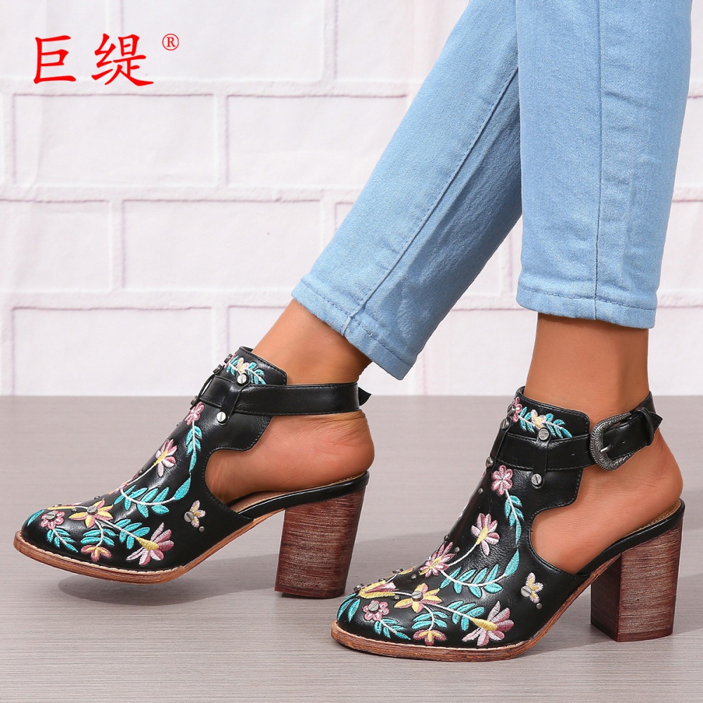 Large yard hasp embroidered thick sandals for women