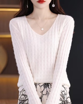 Pullover sweater V-neck bottoming shirt for women