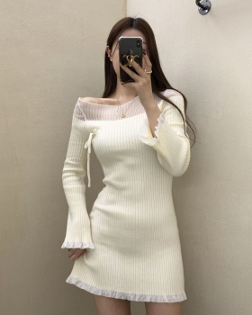 Tender flat shoulder slim long sleeve knitted dress