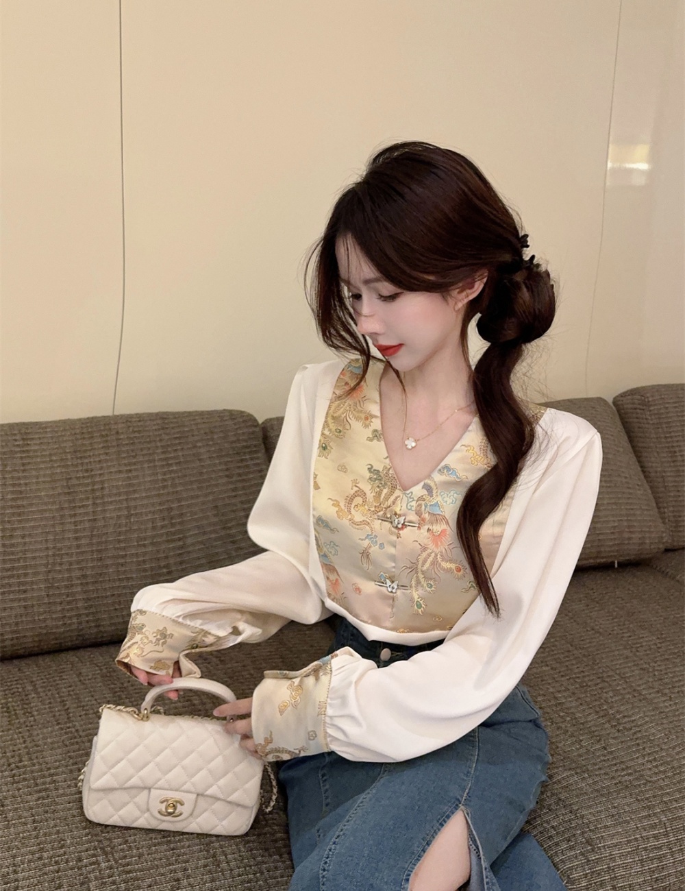 Embroidery jacquard V-neck spring court style shirt