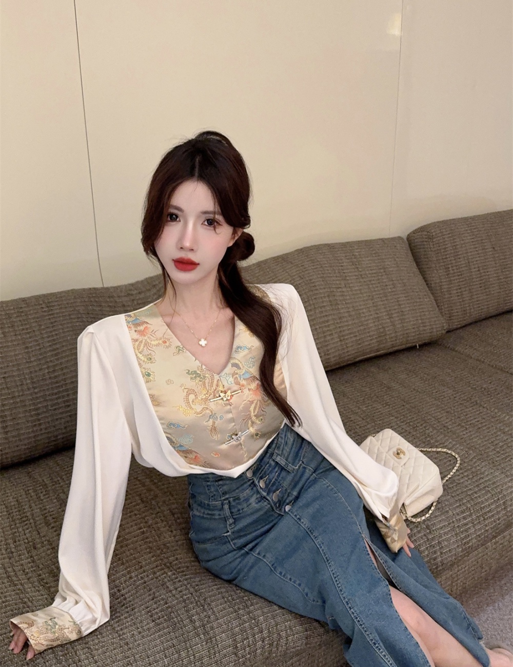 Embroidery jacquard V-neck spring court style shirt