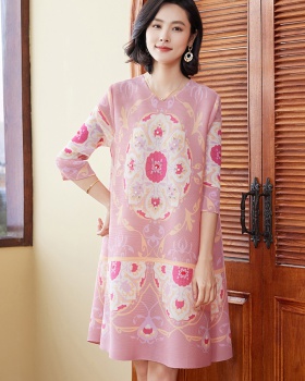 Middle-aged retro spring and autumn dress for women