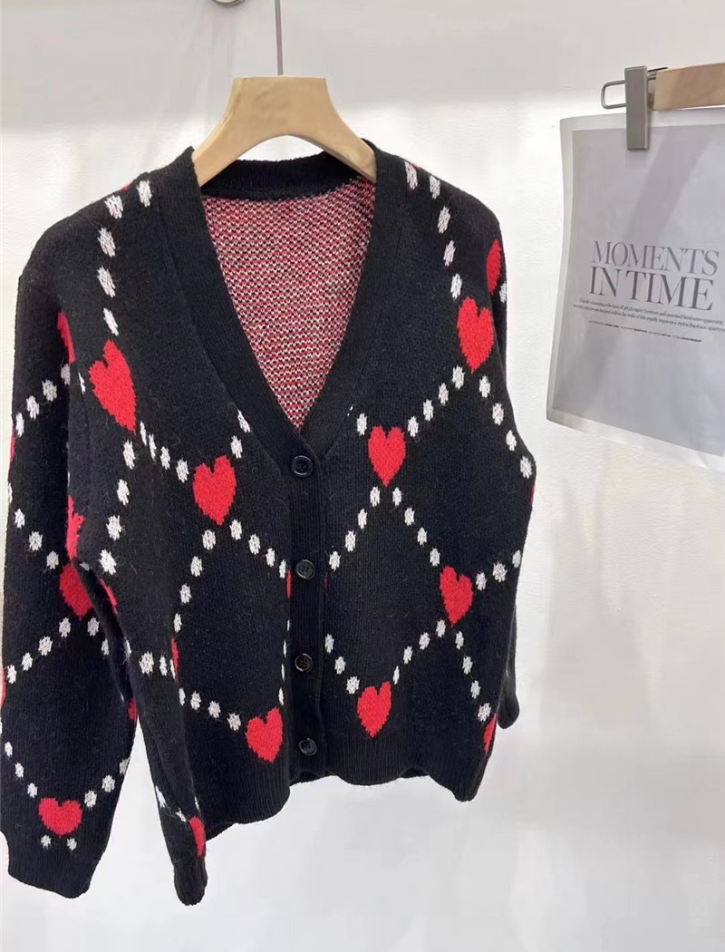 Knitted spring V-neck short sweater for women